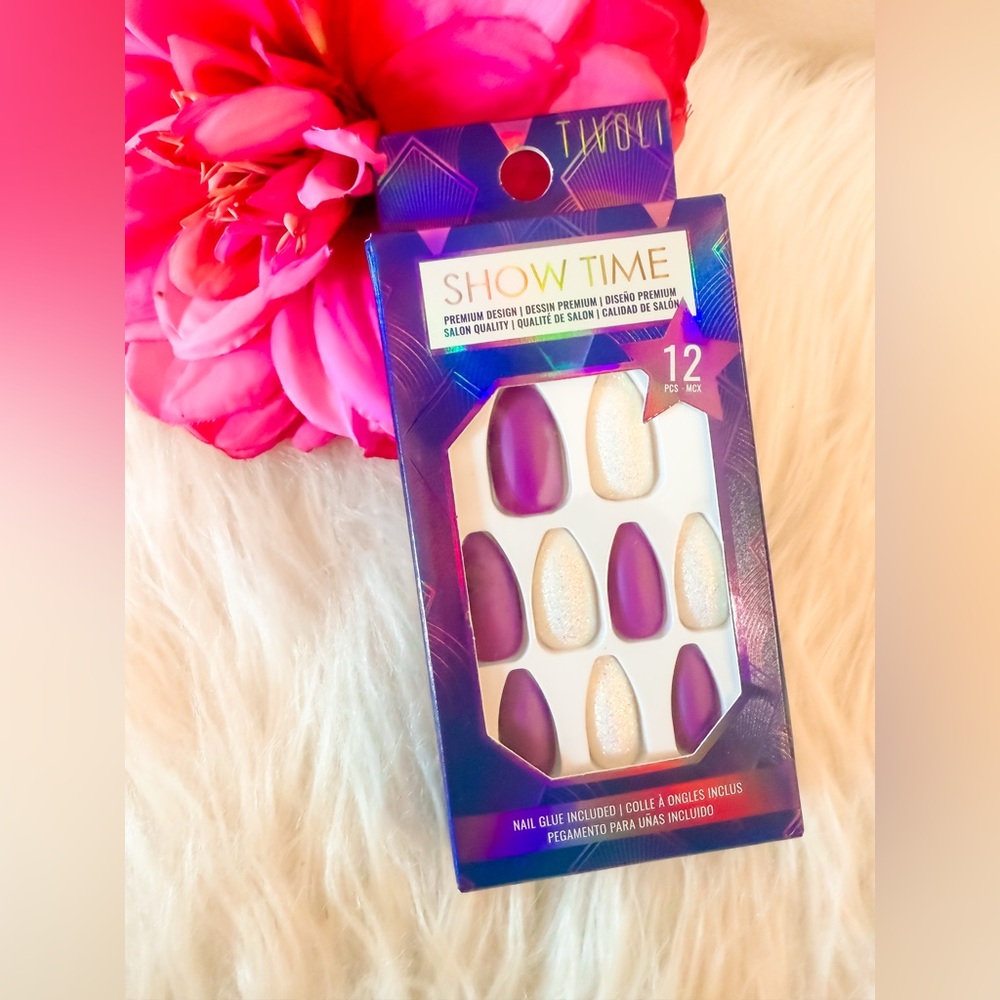 10/$25 • Tivoli Show Time False‎ Nails